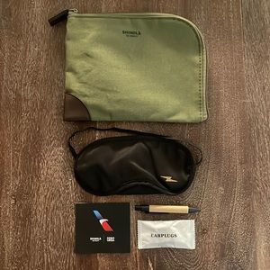 American Airlines Shinola Detroit Green Toiletries Travel Pouch Bag NWOT